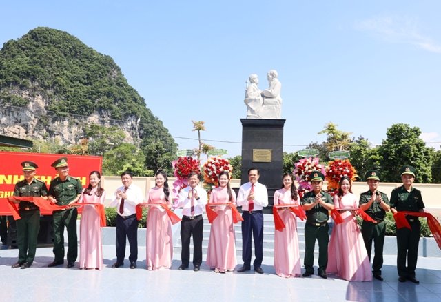 Khánh thành Tượng đài “Nghe lời non nước” tại Tiểu đoàn Huấn luyện - Cơ động