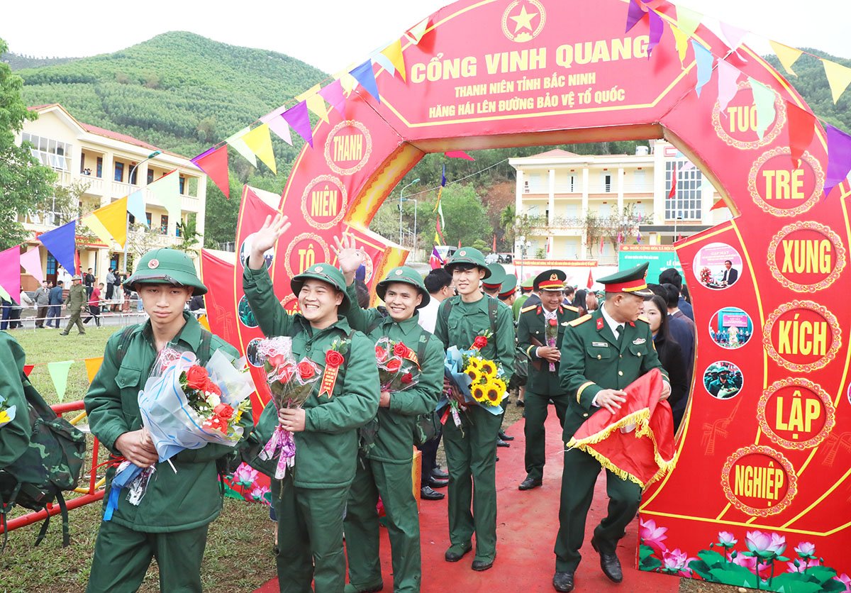 Thanh niên Bắc Ninh hăng hái lên đường nhập ngũ năm 2026. Thanh niên Bắc Ninh hăng hái lên đường nhập ngũ năm 2026.