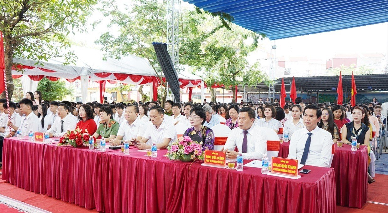 C&aacute;c đại biểu tham dự lễ khai giảng (Ảnh: B&iacute;ch Diệp)