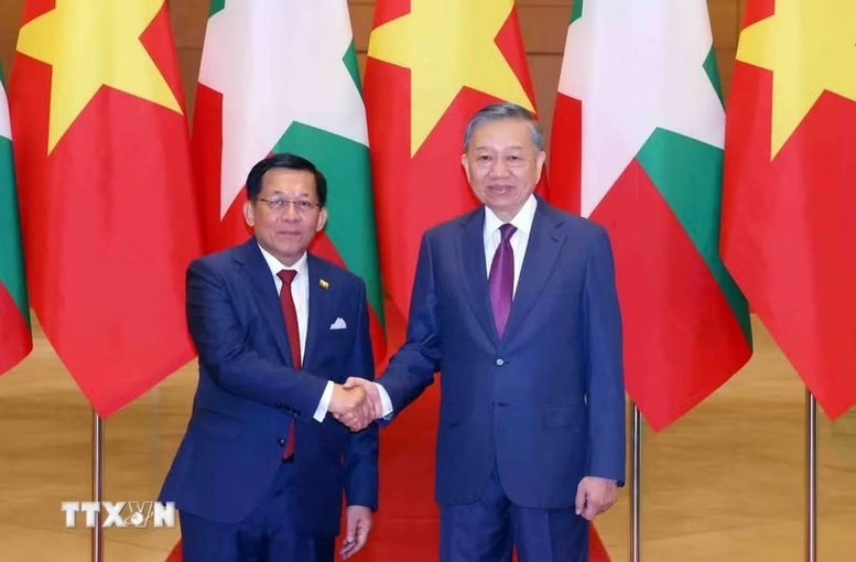 Tổng B&iacute; thư, Chủ tịch nước T&ocirc; L&acirc;m v&agrave; Tổng thống Myanmar Min Aung Hlaing trước hội đ&agrave;m - Ảnh: TTXVN