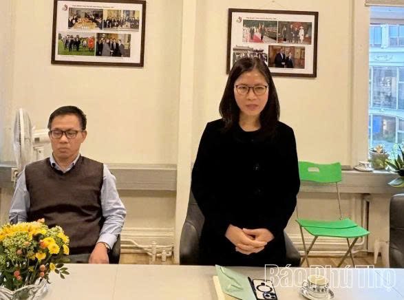 Đại sứ đặc mệnh toàn quyền Việt Nam tại Vương quốc Na Uy Lê Thị Thu phát biểu tại buổi làm việc. Đại sứ đặc mệnh toàn quyền Việt Nam tại Vương quốc Na Uy Lê Thị Thu phát biểu tại buổi làm việc.