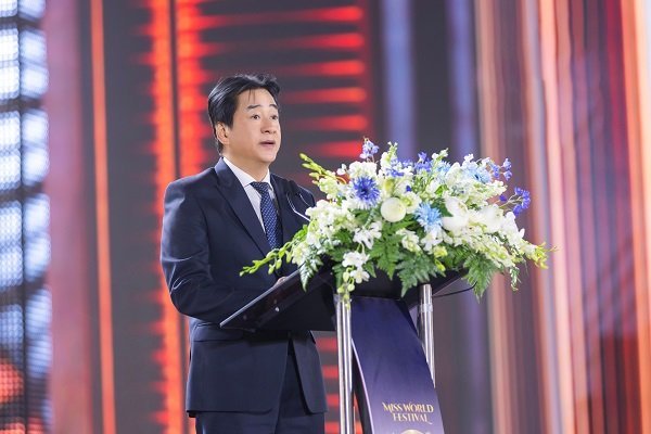 &Ocirc;ng Nguyễn Long Bi&ecirc;n- Ủy vi&ecirc;n Ban Thường vụ Tỉnh ủy, Ph&oacute; Chủ tịch Thường trực UBND tỉnh Kh&aacute;nh H&ograve;a ph&aacute;t biểu ch&agrave;o mừng