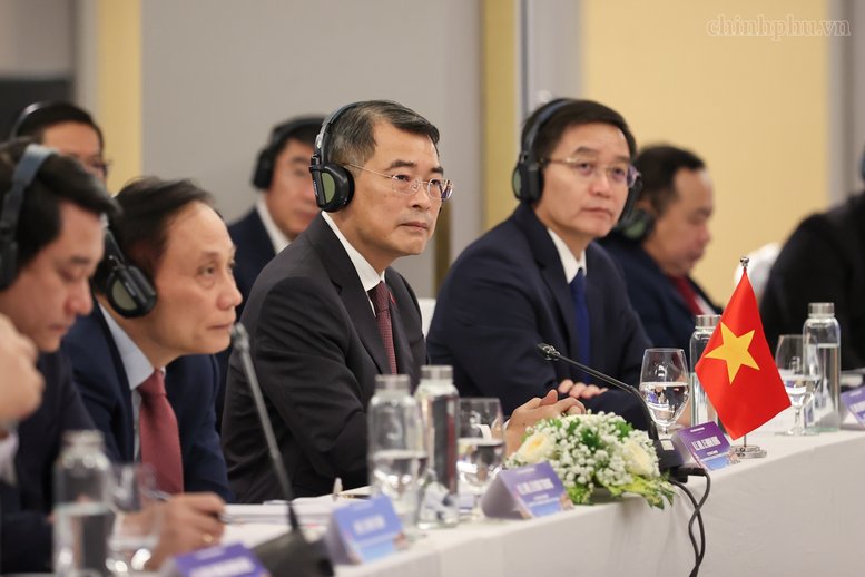 Thủ tướng Ch&iacute;nh phủ L&ecirc; Minh Hưng nghe &yacute; kiến ph&aacute;t biểu của l&atilde;nh đạo c&aacute;c địa phương của Nhật Bản.Ảnh: chinhphu.vn/Nhật Bắc
