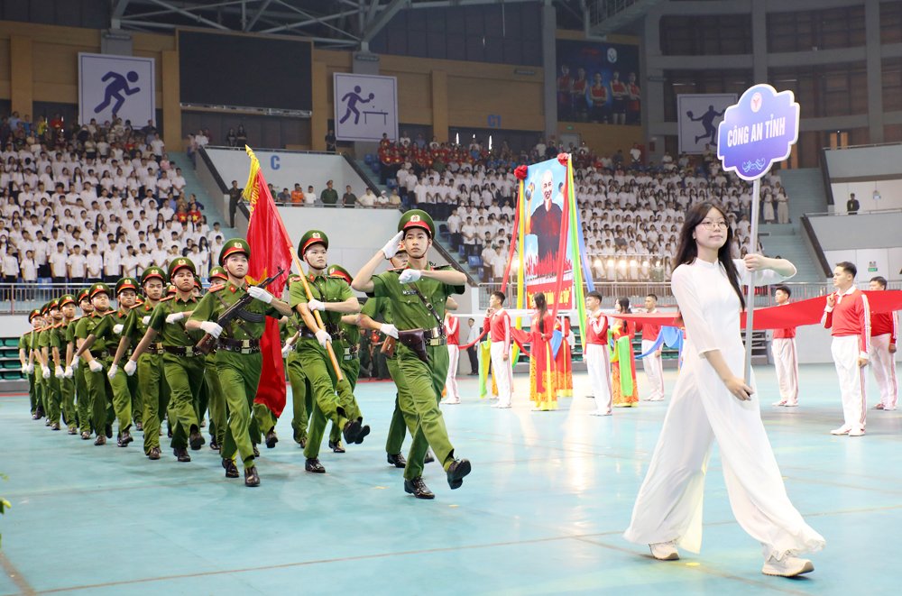 C&ocirc;ng an tỉnh tham gia diễu h&agrave;nh.