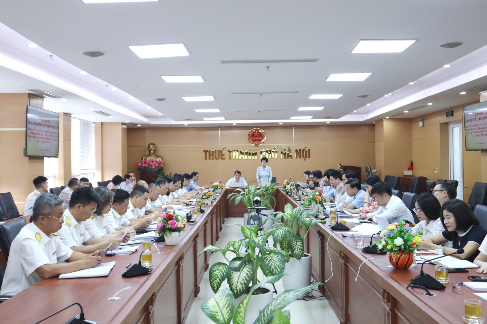 Quang cảnh buổi làm việc Quang cảnh buổi làm việc