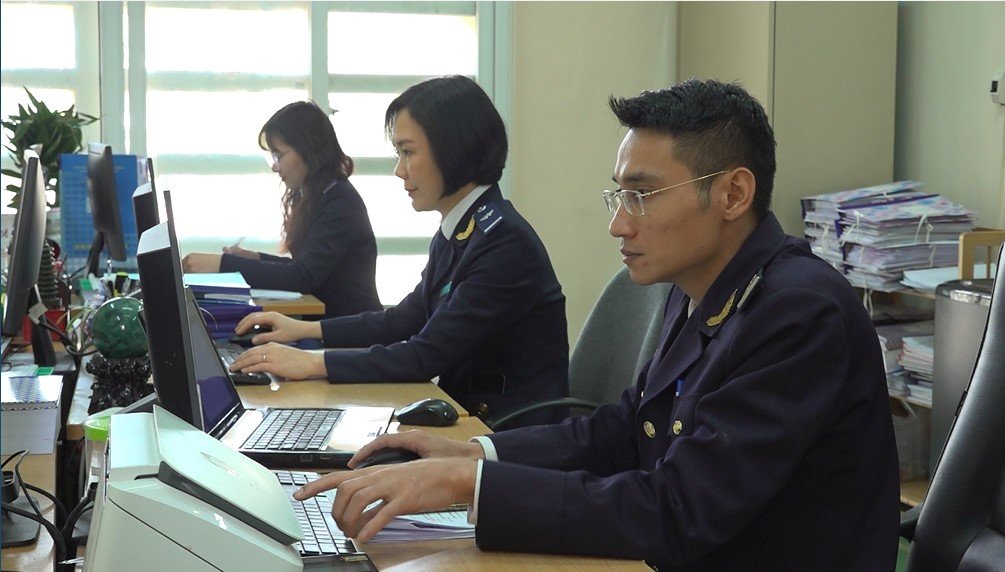 Hoạt động nghiệp vụ của công chức Chi cục Hải quan khu vực X. Ảnh: kv10.customs.gov.vn Hoạt động nghiệp vụ của công chức Chi cục Hải quan khu vực X. Ảnh: kv10.customs.gov.vn