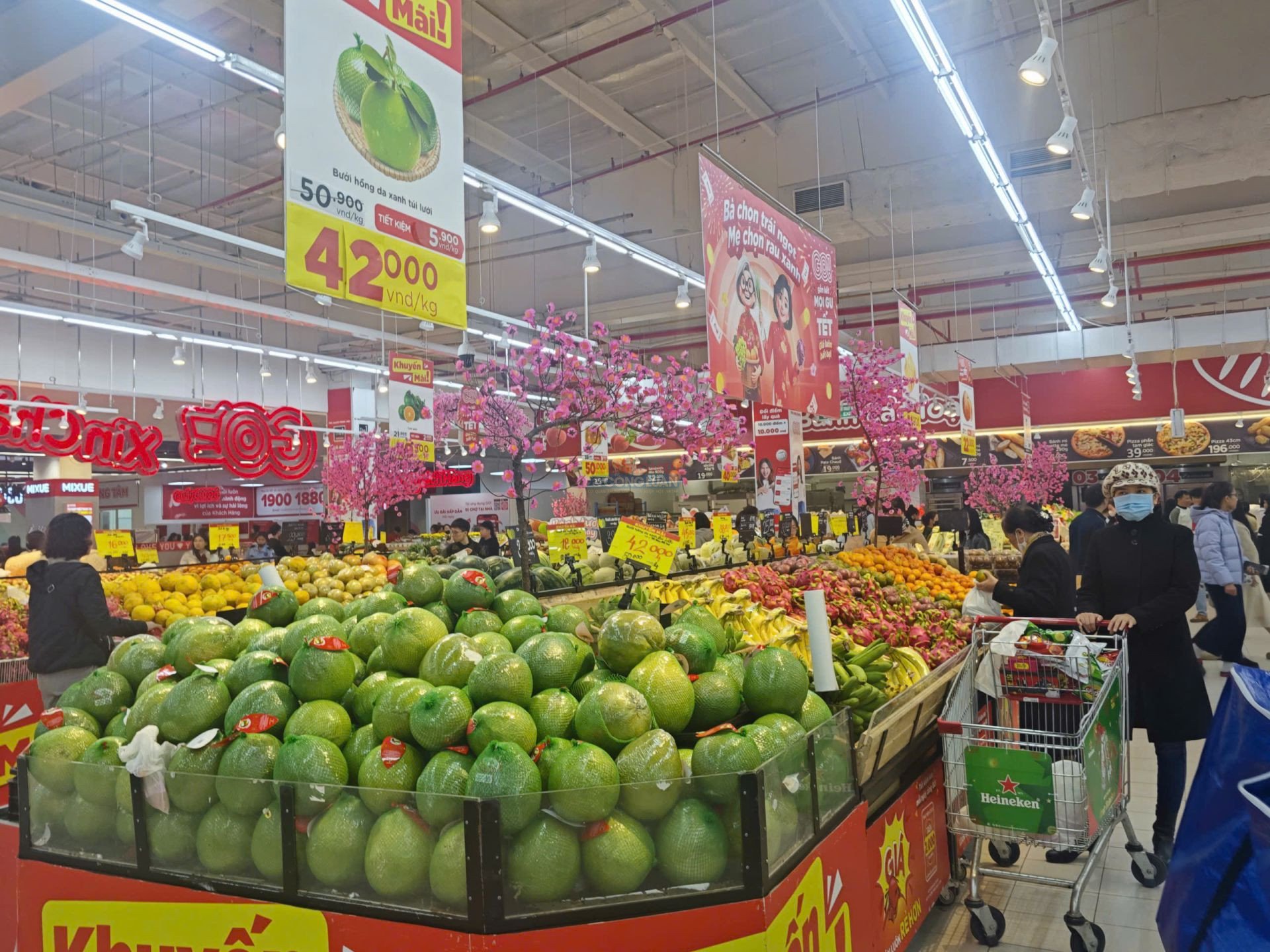 Chủ động bảo đảm nguồn cung hàng hóa thiết yếu, nhất là nhiên liệu, lương thực, thực phẩm và vật liệu sản xuất, là giải pháp quan trọng nhằm hạn chế biến động giá và giảm áp lực lạm phát trong những tháng cuối năm. Chủ động bảo đảm nguồn cung hàng hóa thiết yếu, nhất là nhiên liệu, lương thực, thực phẩm và vật liệu sản xuất, là giải pháp quan trọng nhằm hạn chế biến động giá và giảm áp lực lạm phát trong những tháng cuối năm.