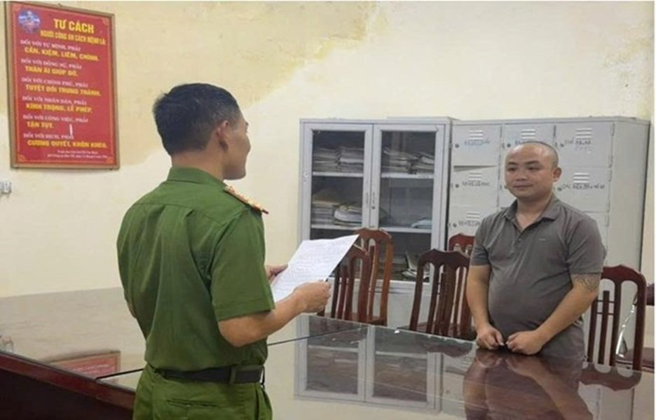 Đối tượng Nguyễn Kim Lợi bị khởi tố về tội lừa đảo chiếm đoạt tài sản. Ảnh: Cổng TTĐT Công an tỉnh Hưng Yên Đối tượng Nguyễn Kim Lợi bị khởi tố về tội lừa đảo chiếm đoạt tài sản. Ảnh: Cổng TTĐT Công an tỉnh Hưng Yên