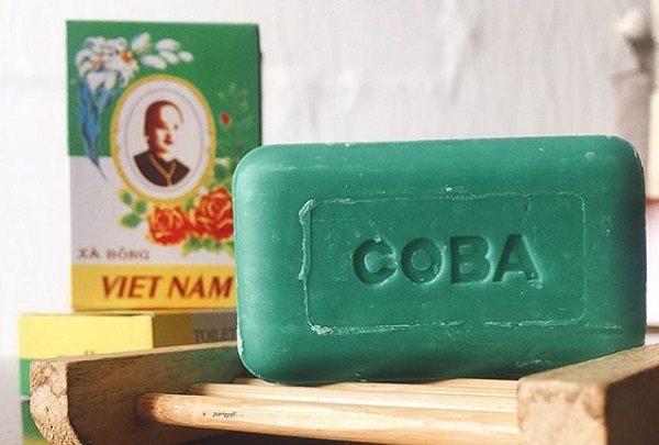 Xà bông Cô Ba từng là cái tên dẫn đầu thị trường, nhưng dần sa sút khi công ty chủ quản bỏ thương hiệu hoặc bán vốn cho đối tác. Xà bông Cô Ba từng là cái tên dẫn đầu thị trường, nhưng dần sa sút khi công ty chủ quản bỏ thương hiệu hoặc bán vốn cho đối tác.