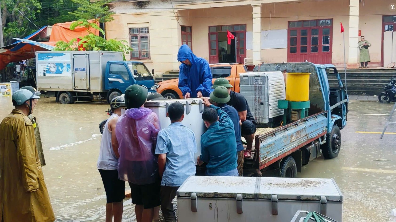 Bắc Ninh y&ecirc;u cầu c&aacute;c địa phương tăng cường triển khai c&aacute;c biện ph&aacute;p bảo đảm an to&agrave;n thực phẩm, ph&ograve;ng chống ngộ độc thực phẩm trong m&ugrave;a mưa b&atilde;o, lũ