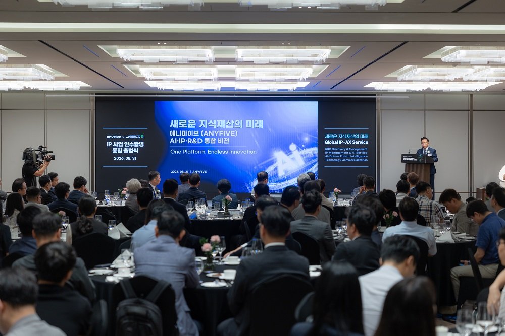Gi&aacute;m đốc điều h&agrave;nh ANYFIVE, Kim Ki-Jong đang tr&igrave;nh b&agrave;y tầm nh&igrave;n t&iacute;ch hợp AI-IP-R&D