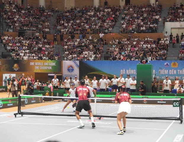 Màn tranh tài kịch tính giữa đội tuyển Pickleball Việt Nam và đội tuyển Pickleball Mỹ trong trận chung kết. Màn tranh tài kịch tính giữa đội tuyển Pickleball Việt Nam và đội tuyển Pickleball Mỹ trong trận chung kết.