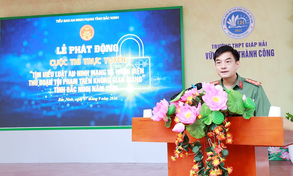 Đại t&aacute; Đỗ Đức Trịnh ph&aacute;t biểu tại lễ ph&aacute;t động cuộc thi trực tuyến 