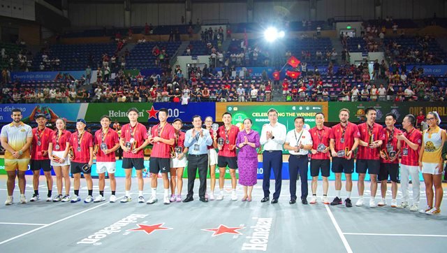 Ông Trần Phước Sơn, Ủy viên thường vụ, phó Chủ tịch thường trực HĐND TP. Đà Nẵng - Chủ tịch Liên đoàn Pickleball Đà Nẵng (Hàng đầu, thứ 2, phải qua) cùng ban huấn luyện cổ vũ đội tuyển Việt Nam. Ông Trần Phước Sơn, Ủy viên thường vụ, phó Chủ tịch thường trực HĐND TP. Đà Nẵng - Chủ tịch Liên đoàn Pickleball Đà Nẵng (Hàng đầu, thứ 2, phải qua) cùng ban huấn luyện cổ vũ đội tuyển Việt Nam.