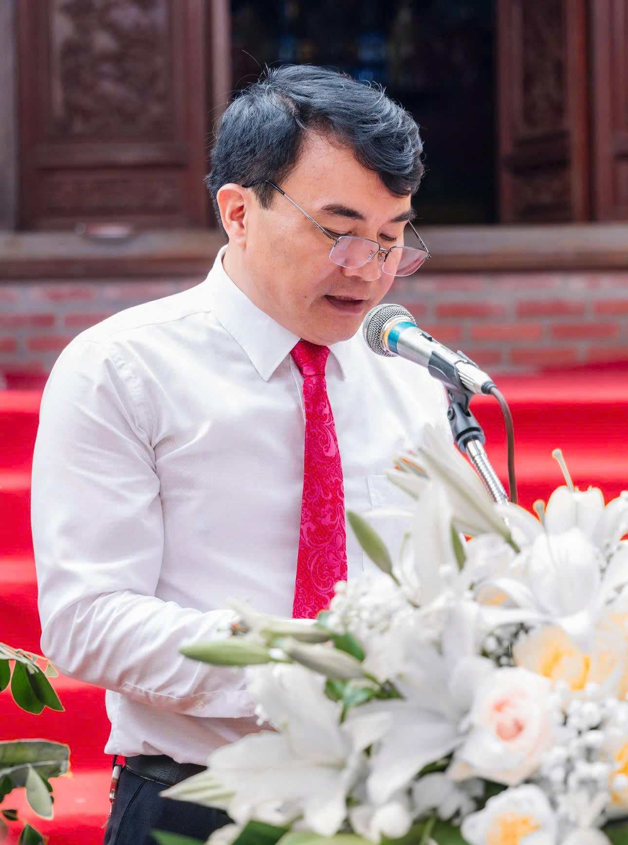 &Ocirc;ng L&ecirc; Xu&acirc;n Ngọc - Ph&oacute; Chủ tịch UBND x&atilde; Cẩm L&yacute; (Trưởng Ban Quản l&yacute; Đền Thần N&ocirc;ng).