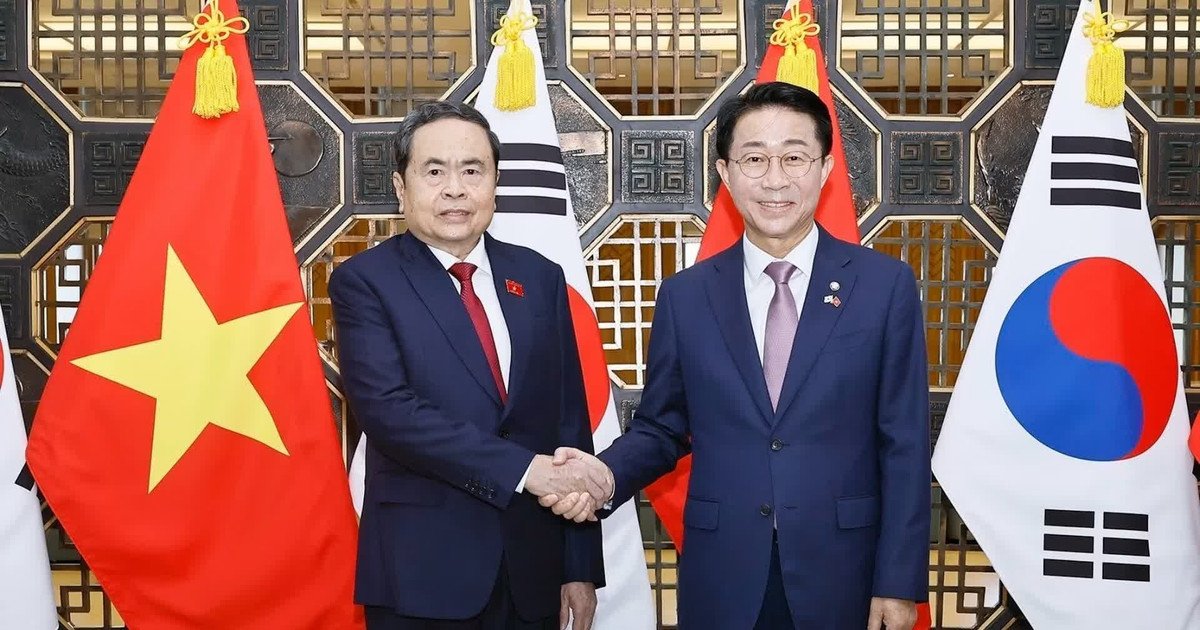 Chủ tịch Quốc hội Trần Thanh Mẫn và Chủ tịch Quốc hội Hàn Quốc Cho Jeong Sik chụp ảnh chung. Chủ tịch Quốc hội Trần Thanh Mẫn và Chủ tịch Quốc hội Hàn Quốc Cho Jeong Sik chụp ảnh chung.