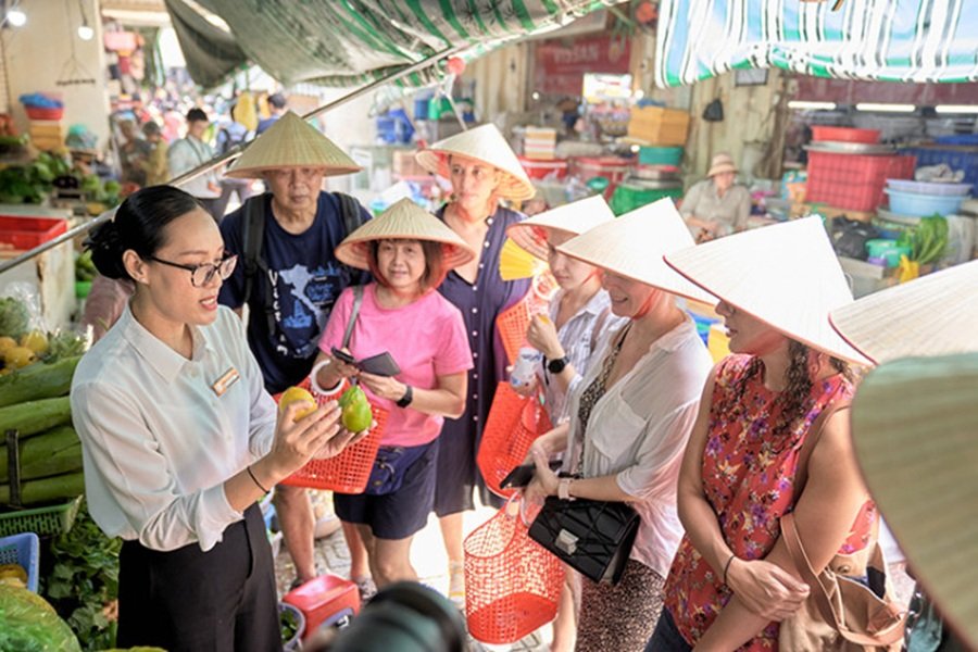 Ph&aacute;t triển sản phẩm đặc sắc, n&acirc;ng chất lượng trải nghiệm v&agrave; tăng mức chi ti&ecirc;u được x&aacute;c định l&agrave; hướng đi quan trọng để n&acirc;ng gi&aacute; trị ng&agrave;nh du lịch.