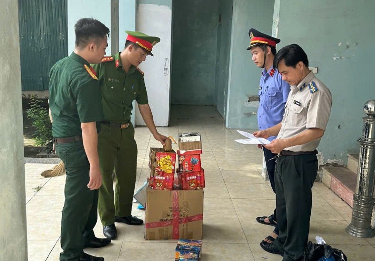 Lực lượng chức năng tỉnh Phú Thọ tiến hành tiêu hủy nhiều tang vật vi phạm Lực lượng chức năng tỉnh Phú Thọ tiến hành tiêu hủy nhiều tang vật vi phạm