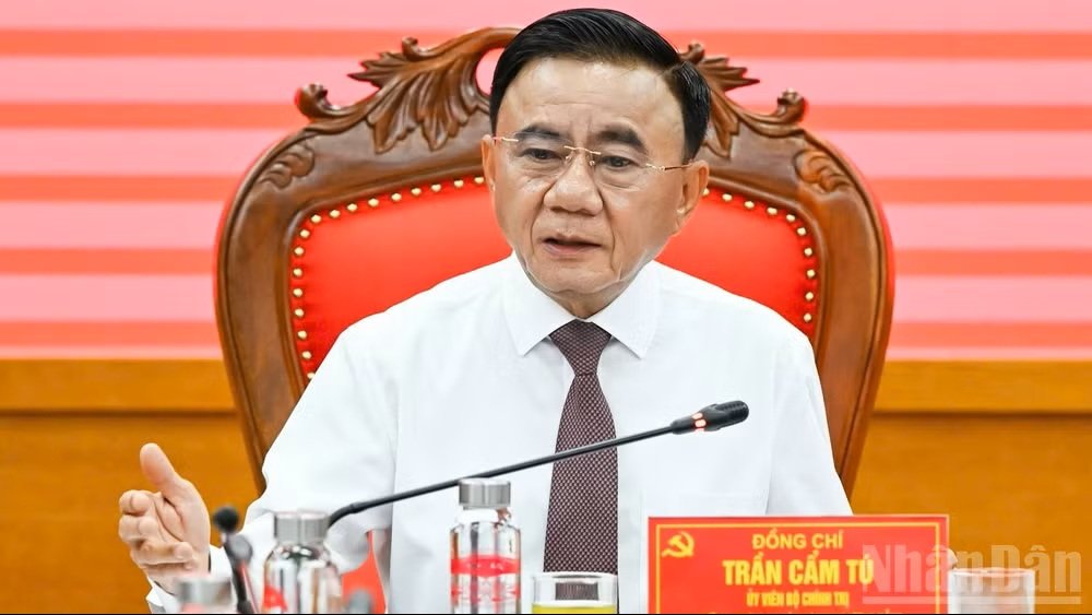 Đồng ch&iacute; Trần Cẩm T&uacute;, Ủy vi&ecirc;n Bộ Ch&iacute;nh trị, Thường trực Ban B&iacute; thư, B&iacute; thư Đảng ủy c&aacute;c cơ quan Đảng Trung ương c&oacute; buổi l&agrave;m việc với Đảng ủy Học viện Ch&iacute;nh trị quốc gia Hồ Ch&iacute; Minh. (Ảnh: DUY LINH)