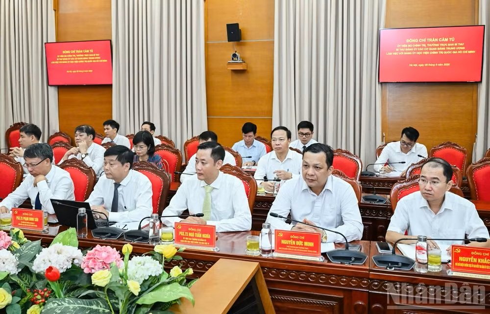 C&aacute;c đại biểu dự buổi l&agrave;m việc. (Ảnh: DUY LINH)