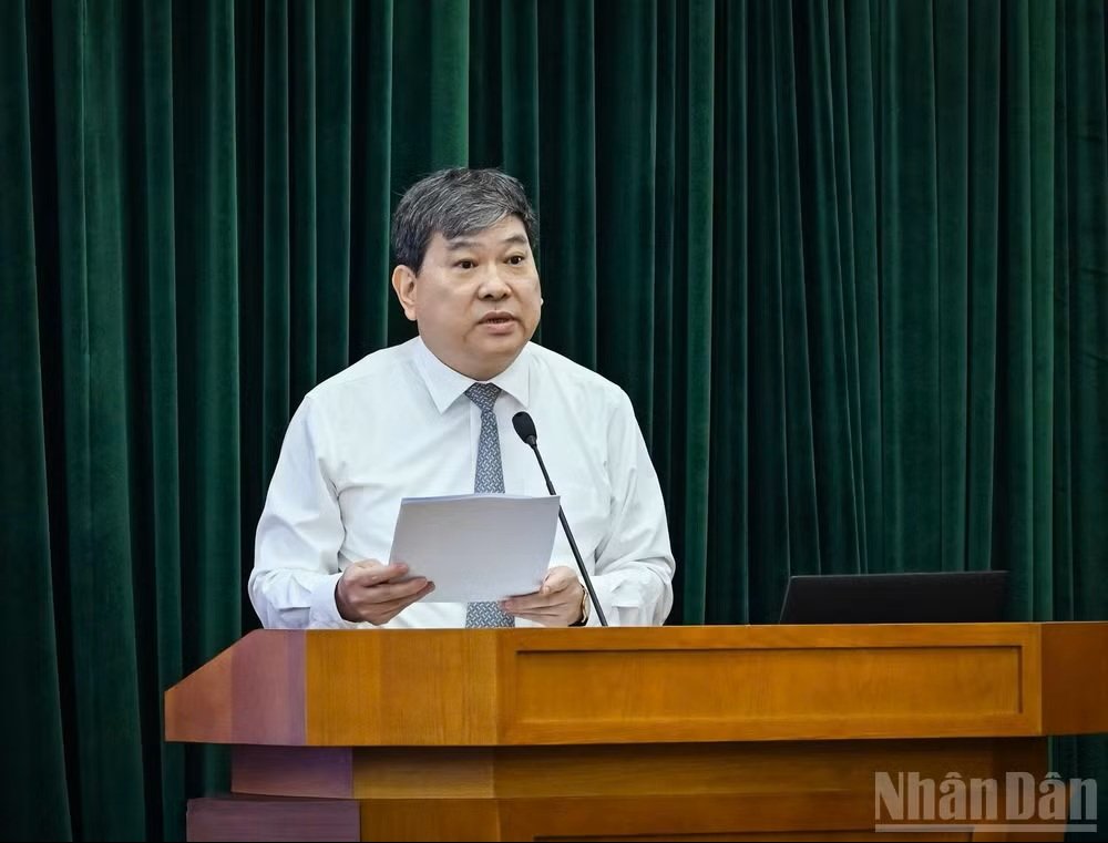 Đồng ch&iacute; Nguyễn Duy Bắc, Ph&oacute; Gi&aacute;m đốc Học viện Ch&iacute;nh trị quốc gia Hồ Ch&iacute; Minh b&aacute;o c&aacute;o t&oacute;m tắt kết quả v&agrave; phương hướng, nhiệm vụ trong thời gian tới. (Ảnh: DUY LINH)