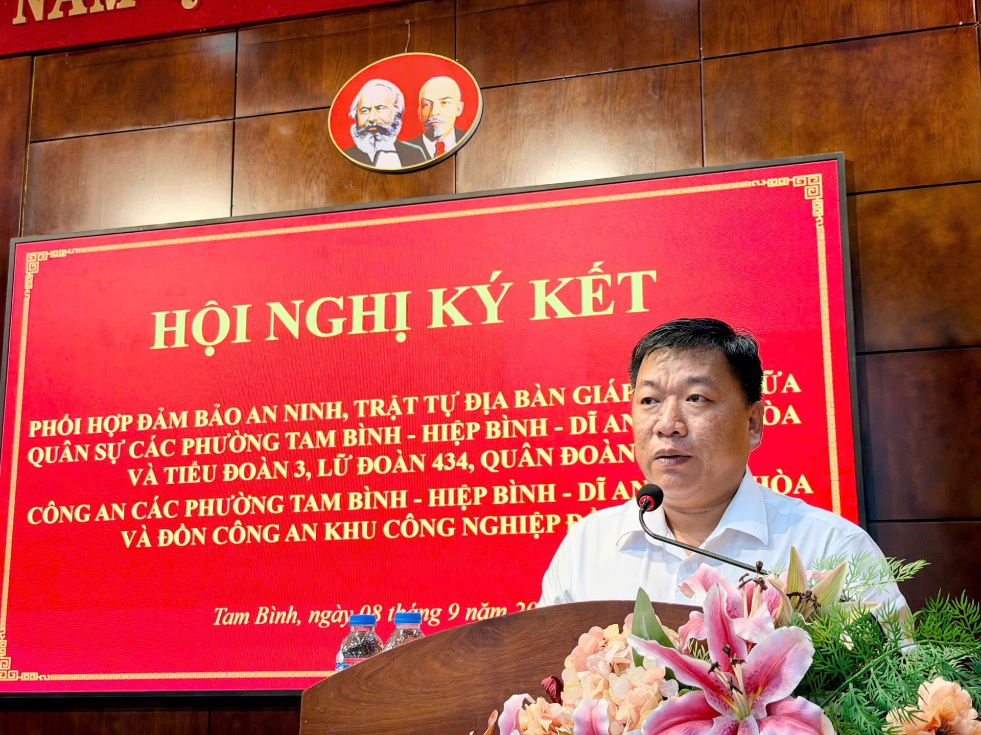 Ông Nguyễn Minh Điền, Chủ tịch UBND phường Tam Bình, phát biểu tại hội nghị, nhấn mạnh yêu cầu tăng cường phối hợp giữa Công an, Quân sự các đơn vị giáp ranh trong bảo đảm an ninh trật tự. Ông Nguyễn Minh Điền, Chủ tịch UBND phường Tam Bình, phát biểu tại hội nghị, nhấn mạnh yêu cầu tăng cường phối hợp giữa Công an, Quân sự các đơn vị giáp ranh trong bảo đảm an ninh trật tự.