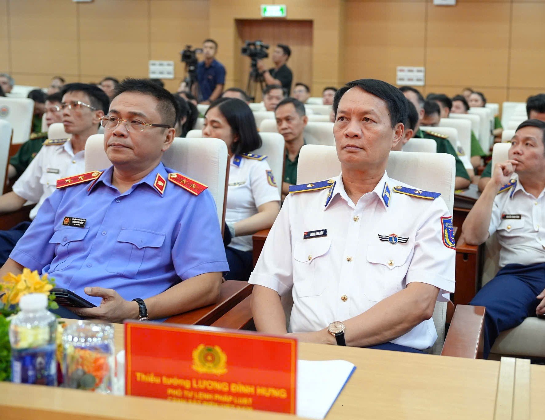 Thiếu tướng Lương Đình Hưng tham dự Hội nghị. Thiếu tướng Lương Đình Hưng tham dự Hội nghị.