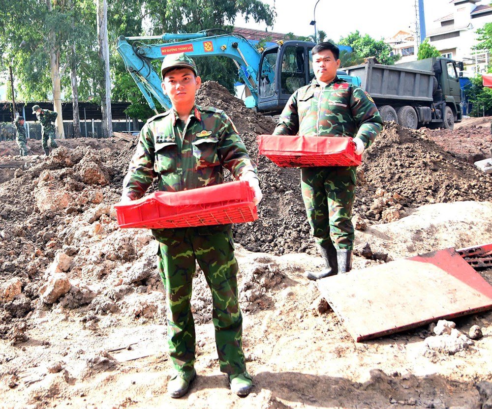 Kết quả trong ngày 7.9, lực lượng tìm kiếm đã phát hiện, quy tập 10 bộ hài cốt liệt sĩ và 1 bộ di vật tại khu B Kết quả trong ngày 7.9, lực lượng tìm kiếm đã phát hiện, quy tập 10 bộ hài cốt liệt sĩ và 1 bộ di vật tại khu B
