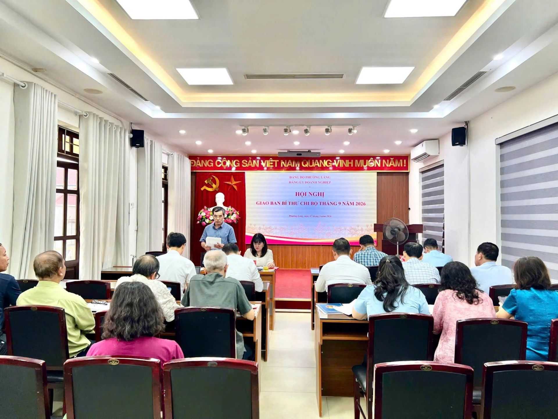 Đảng ủy Doanh nghiệp phường L&aacute;ng x&aacute;c định tiếp tục n&acirc;ng cao chất lượng tổ chức Đảng, đồng h&agrave;nh c&ugrave;ng doanh nghiệp trong sản xuất, kinh doanh.