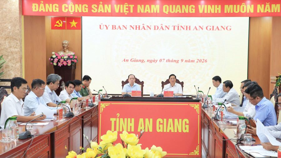 Quang cảnh buổi làm việc Quang cảnh buổi làm việc