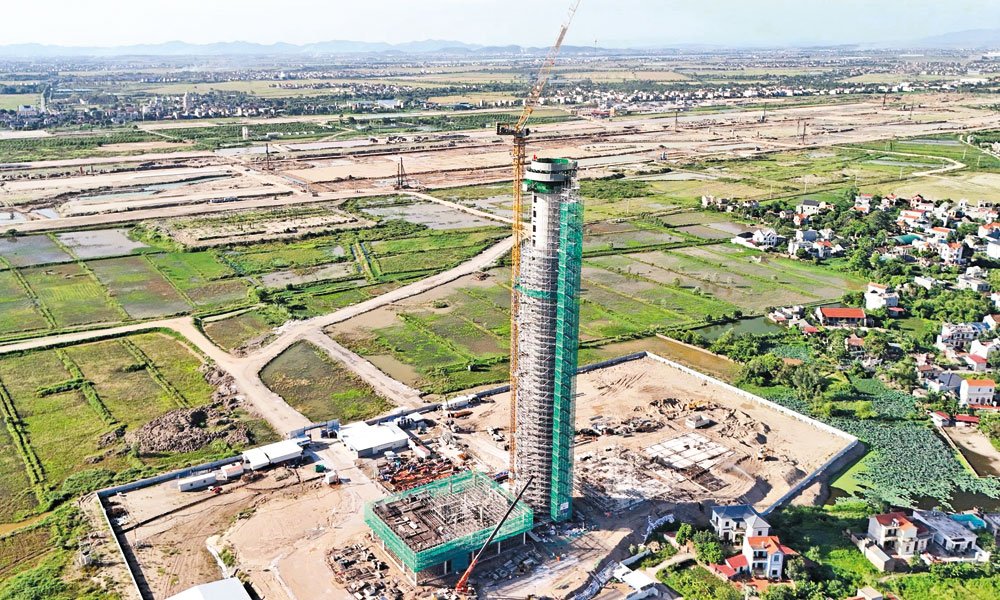 Hạng mục Đài kiểm soát không lưu đang được khẩn trương thi công. Hạng mục Đài kiểm soát không lưu đang được khẩn trương thi công.
