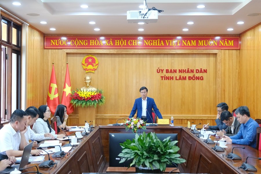 Quang cảnh buổi l&agrave;m việc.