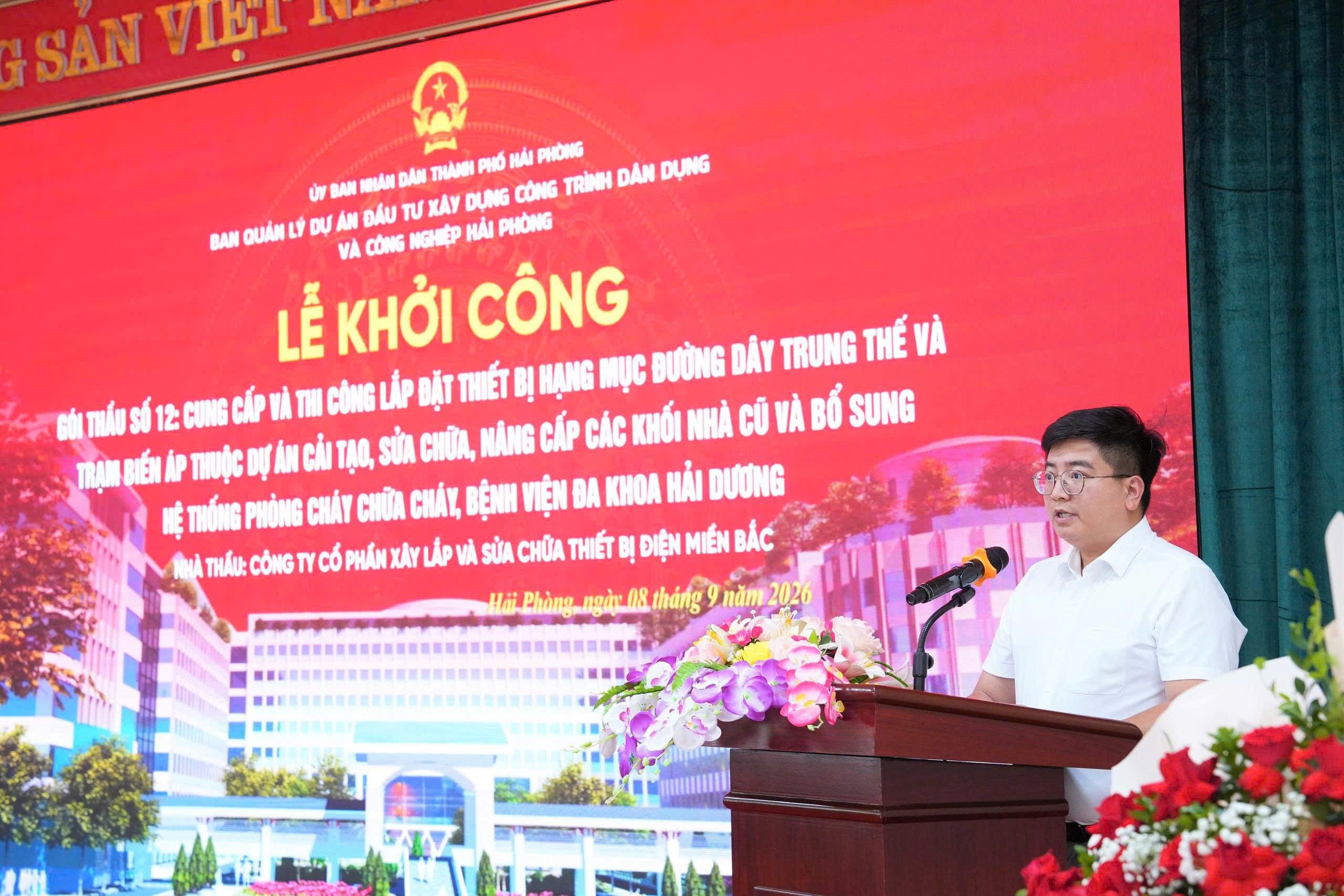 Đại diện nh&agrave; thầu thi c&ocirc;ng, C&ocirc;ng ty Cổ phần X&acirc;y lắp v&agrave; Sửa chữa Thiết bị điện Miền Bắc ph&aacute;t biểu tại lễ khởi c&ocirc;ng.