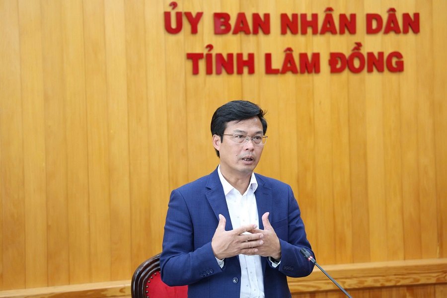 Tỉnh ủy vi&ecirc;n, Ph&oacute; Chủ tịch UBND tỉnh Đinh Văn Tuấn ph&aacute;t biểu kết luận buổi l&agrave;m việc.