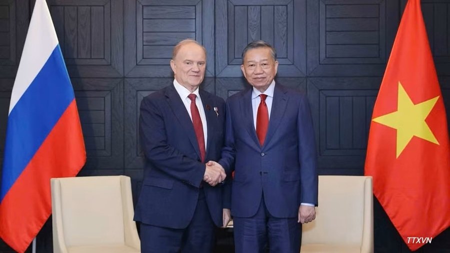 Tổng B&iacute; thư, Chủ tịch nước T&ocirc; L&acirc;m tiếp Chủ tịch Đảng Cộng sản Li&ecirc;n bang Nga Gennady Zyuganov. (Ảnh: TTXVN)