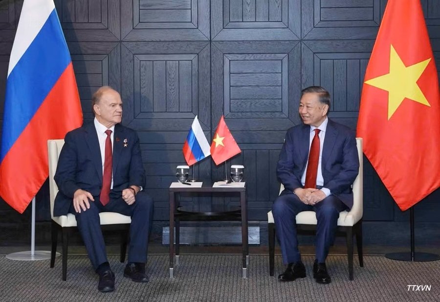 Tổng B&iacute; thư, Chủ tịch nước T&ocirc; L&acirc;m tiếp Chủ tịch Đảng Cộng sản Li&ecirc;n bang Nga Gennady Zyuganov. (Ảnh: TTXVN)