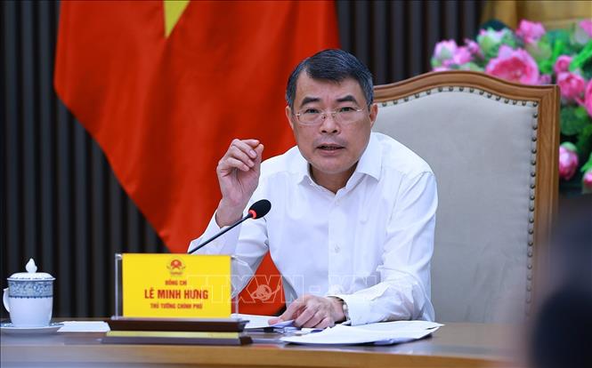 Thủ tướng L&ecirc; Minh Hưng l&agrave;m việc với l&atilde;nh đạo Bộ Y tế v&agrave; c&aacute;c bộ về dự thảo sửa đổi, bổ sung một số điều của luật trong lĩnh vực y tế. Ảnh: Dương Giang/TTXVN