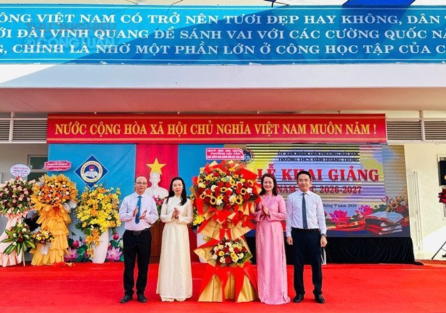 Lễ khai giảng năm học mới tại Trường THCS Đàm Quang Trung, thuộc phường Hải Vân,TP. Đà Nẵng. Lễ khai giảng năm học mới tại Trường THCS Đàm Quang Trung, thuộc phường Hải Vân,TP. Đà Nẵng.