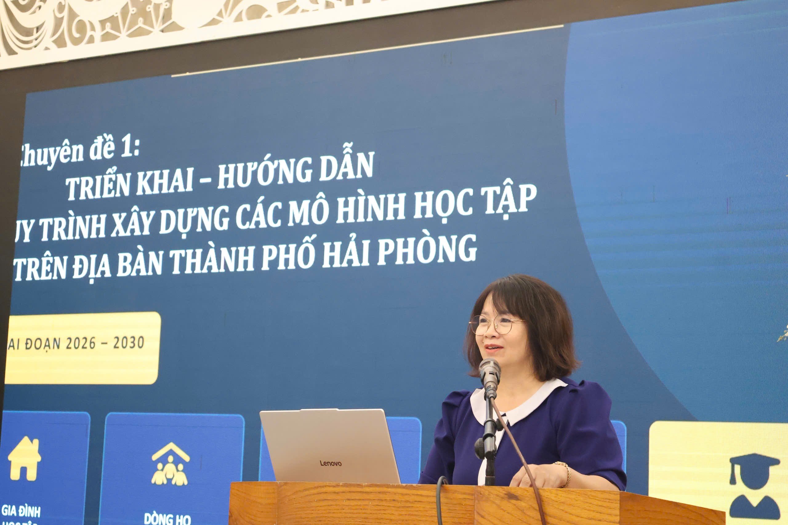 Báo cáo viên truyền đạt các chuyên đề tập huấn. Báo cáo viên truyền đạt các chuyên đề tập huấn.