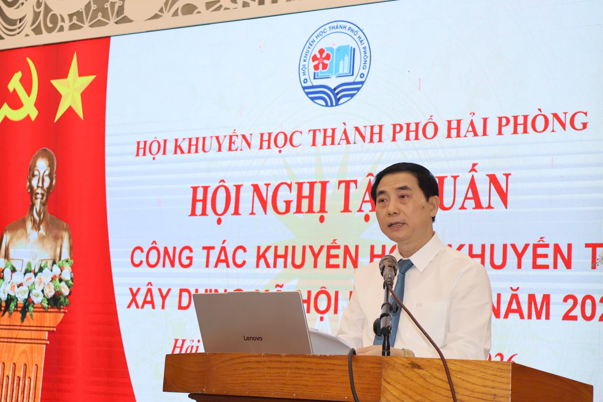 Ông Nguyễn Kim Pha, Chủ tịch Hội Khuyến học thành phố phát biểu khai mạc Hội nghị. Ông Nguyễn Kim Pha, Chủ tịch Hội Khuyến học thành phố phát biểu khai mạc Hội nghị.