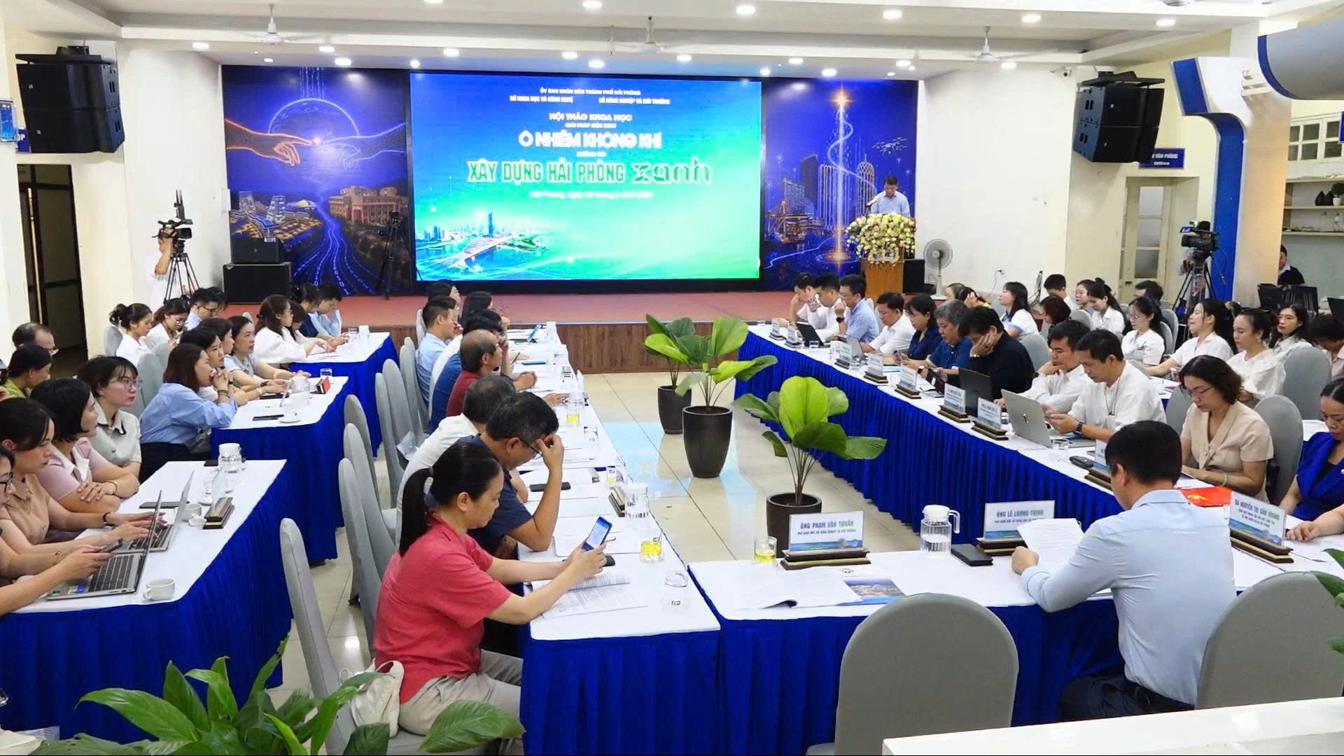 Quang cảnh Hội thảo khoa học với chủ đề: “Giải pháp kiểm soát ô nhiễm không khí hướng tới xây dựng Hải Phòng xanh”. Quang cảnh Hội thảo khoa học với chủ đề: “Giải pháp kiểm soát ô nhiễm không khí hướng tới xây dựng Hải Phòng xanh”.