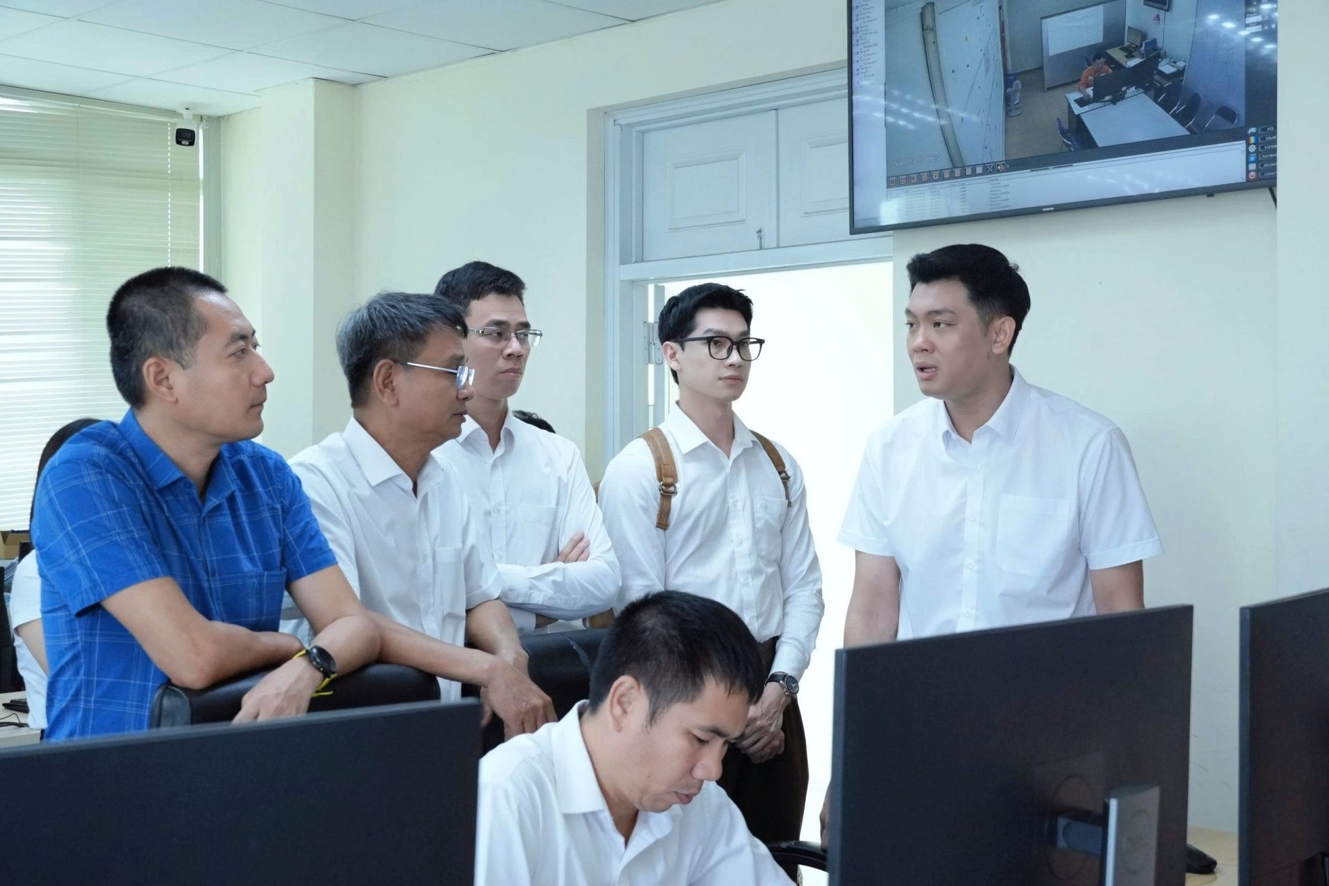 Đoàn công tác NSMO tham quan phòng Điều độ của Công ty Điện lực Quảng Ninh Đoàn công tác NSMO tham quan phòng Điều độ của Công ty Điện lực Quảng Ninh