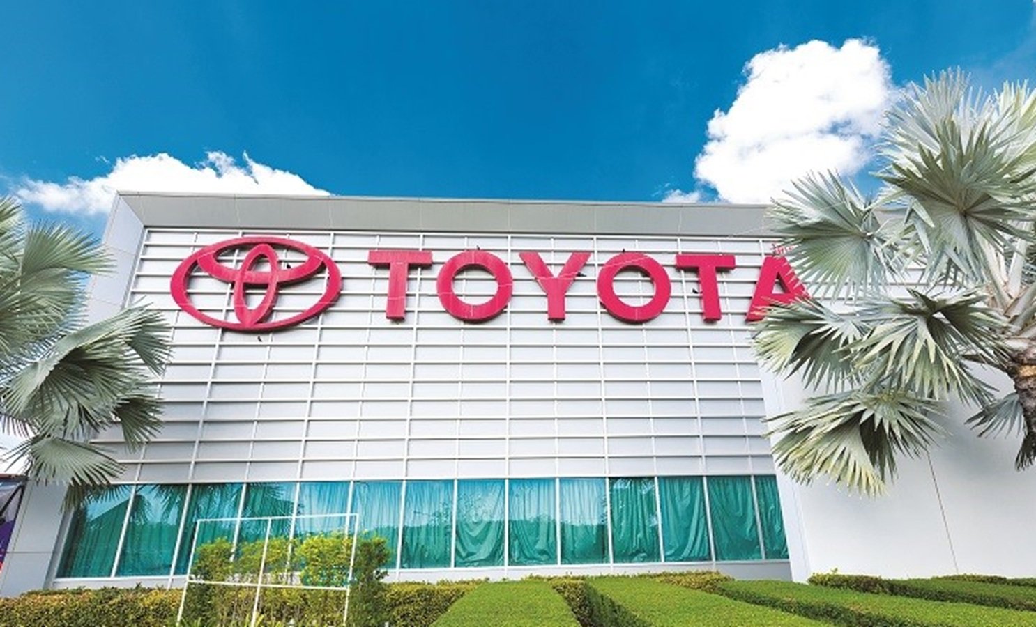 Toyota Việt Nam kiến nghị Chính phủ cho phép xe hybrid tự sạc lưu thông bình đẳng với xe thuần điện trong vùng phát thải thấp của TPHCM, đồng thời áp dụng biểu thuế tiêu thụ đặc biệt căn cứ theo lượng phát thải khí nhà kính Toyota Việt Nam kiến nghị Chính phủ cho phép xe hybrid tự sạc lưu thông bình đẳng với xe thuần điện trong vùng phát thải thấp của TPHCM, đồng thời áp dụng biểu thuế tiêu thụ đặc biệt căn cứ theo lượng phát thải khí nhà kính