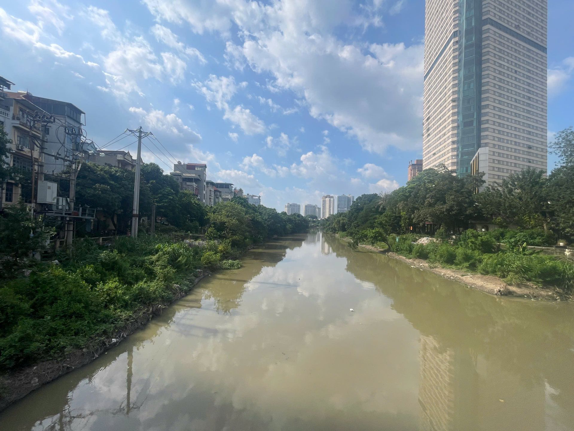 Th&agrave;nh phố H&agrave; Nội đ&atilde; x&aacute;c định &ldquo;hồi sinh c&aacute;c d&ograve;ng s&ocirc;ng chết&rdquo; l&agrave; một trong những nhiệm vụ trọng t&acirc;m.