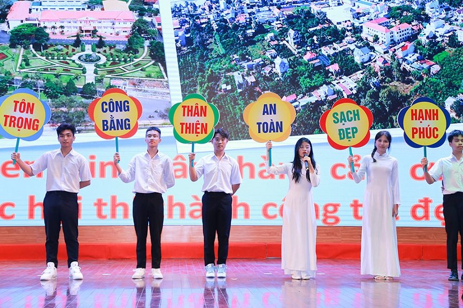 Ng&agrave;nh gi&aacute;o dục L&acirc;m Đồng, x&acirc;y dựng văn h&oacute;a trường học trước hết phải bắt đầu từ việc n&acirc;ng cao nhận thức v&agrave; tr&aacute;ch nhiệm của c&aacute;n bộ quản l&yacute;, gi&aacute;o vi&ecirc;n, nh&acirc;n vi&ecirc;n, học sinh v&agrave; cha mẹ học sinh. (Ảnh: Minh họa)
