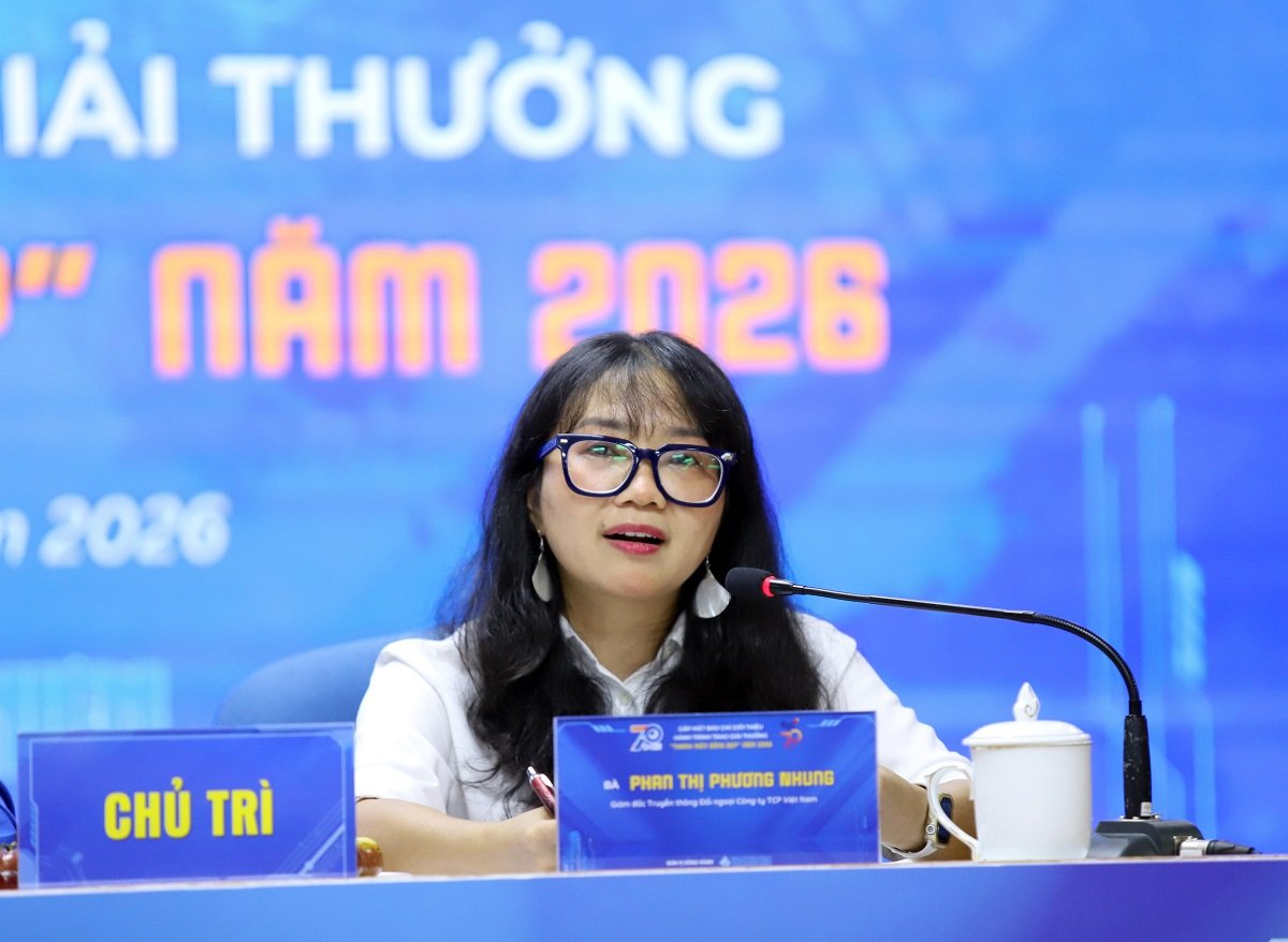 B&agrave; Phan Thị Phương Nhung, Gi&aacute;m đốc Truyền th&ocirc;ng Đối ngoại C&ocirc;ng ty TCP Việt Nam