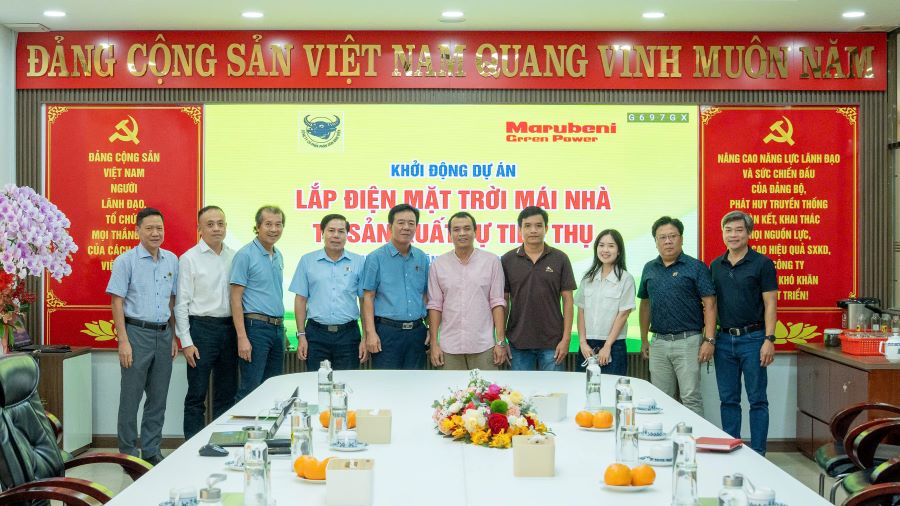Ban l&atilde;nh đạo C&ocirc;ng ty Cổ phần Ph&acirc;n b&oacute;n B&igrave;nh Điền c&ugrave;ng đối t&aacute;c Kick-off dự &aacute;n năng lượng mặt trời.