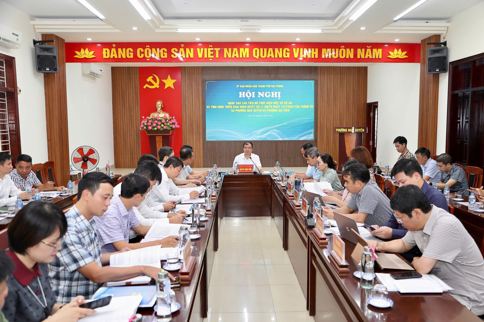 Phó Chủ tịch UBND thành phố chỉ đạo các sở, ngành phối hợp hướng dẫn, tháo gỡ khó khăn cho địa phương. Phó Chủ tịch UBND thành phố chỉ đạo các sở, ngành phối hợp hướng dẫn, tháo gỡ khó khăn cho địa phương.