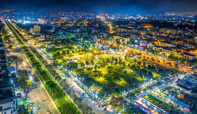 Đường Nguyễn Sinh Sắc hiện trạng rộng 60 m, l&agrave; diện mạo đ&ocirc; thị mới T&acirc;y Bắc Đ&agrave; Nẵng. Ảnh: Huỳnh Văn Truyền.