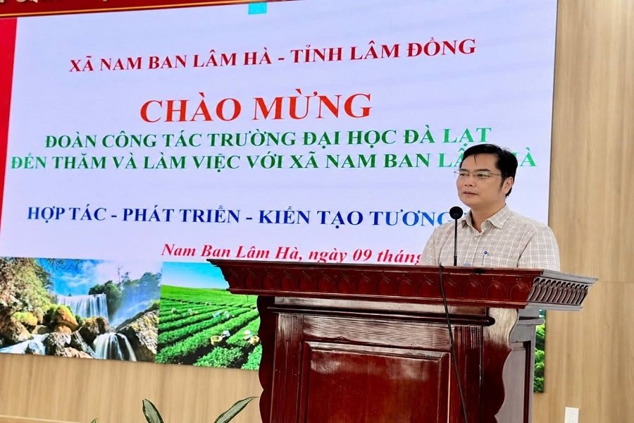 Ông Phan Tiến Dũng - phó bí thư Đảng ủy, chủ tịch UBND xã Nam Ban Lâm Hà phát biểu tại buổi làm việc. Ông Phan Tiến Dũng - phó bí thư Đảng ủy, chủ tịch UBND xã Nam Ban Lâm Hà phát biểu tại buổi làm việc.